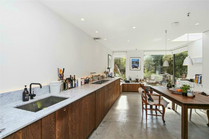 2 Bedroom Apartment To Rent In Victoria Road, London, NW6