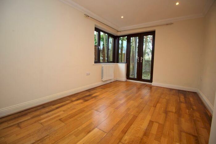 1 Bedroom Flat To Rent In Gallows Lane, High Wycombe, HP12