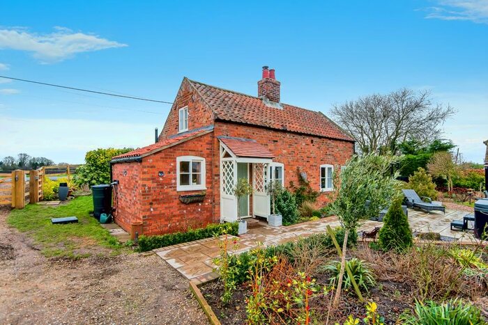 3 Bedroom Cottage For Sale In Thorpe Bank, Spilsby, Lincolnshire, PE23