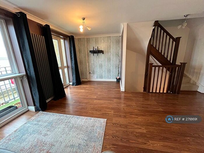 4 Bedroom Terraced House To Rent In Wharfside Close, Erith, DA8