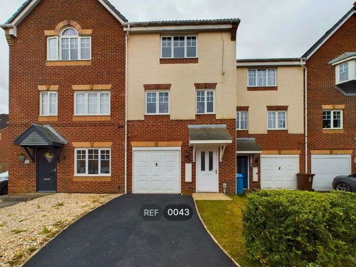 3 Bedroom Terraced House To Rent In Linn Park, Kingswood, HU7