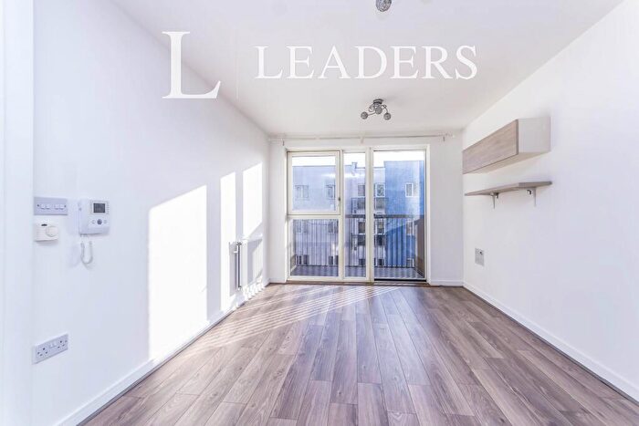 2 Bedroom Apartment To Rent In Royal Court, CR0