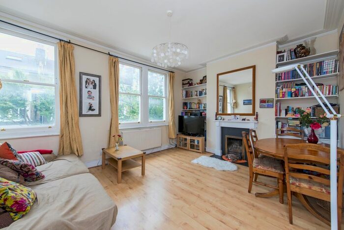 3 Bedroom Flat To Rent In Sulgrave Road, London, W6