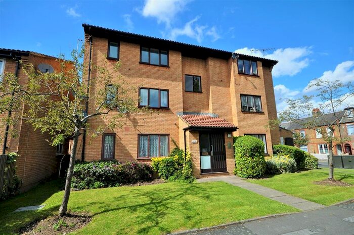 1 Bedroom Flat To Rent In Hogarth Crescent, Colliers Wood, London, SW19