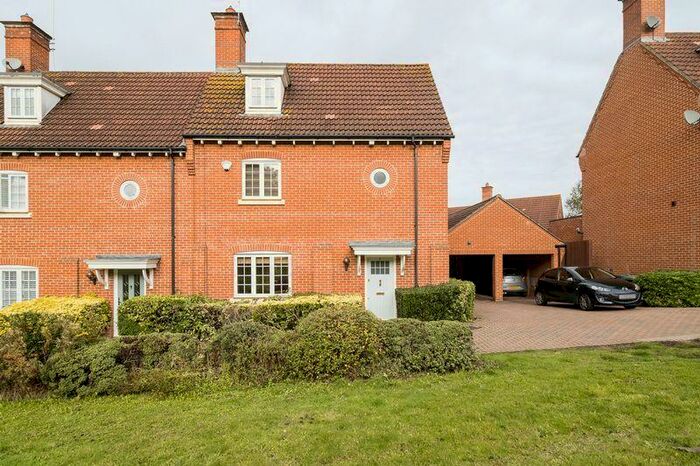 3 Bedroom Semi-Detached House To Rent In Batemans Mews, Warley, CM14