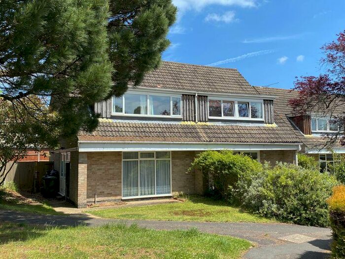 4 Bedroom Semi-Detached House To Rent In Rowley Close, Botley, Southampton, SO30