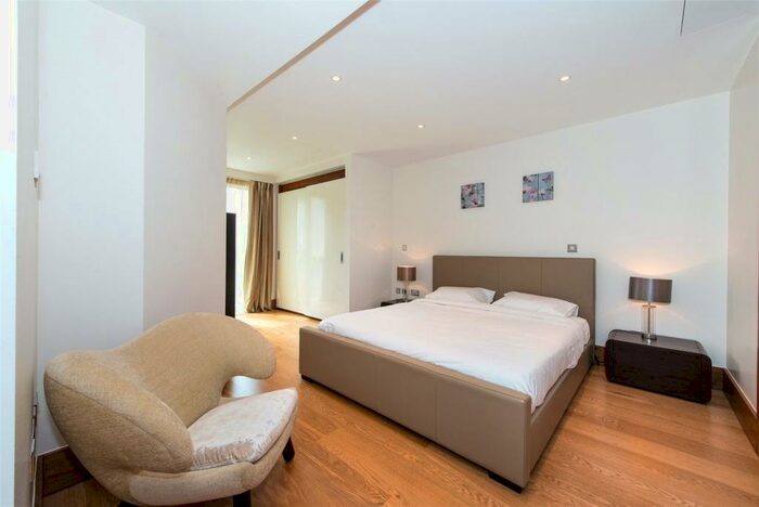 2 Bedroom Flat To Rent In Parkview Residence, - Baker Street, Marylebone, London, NW1