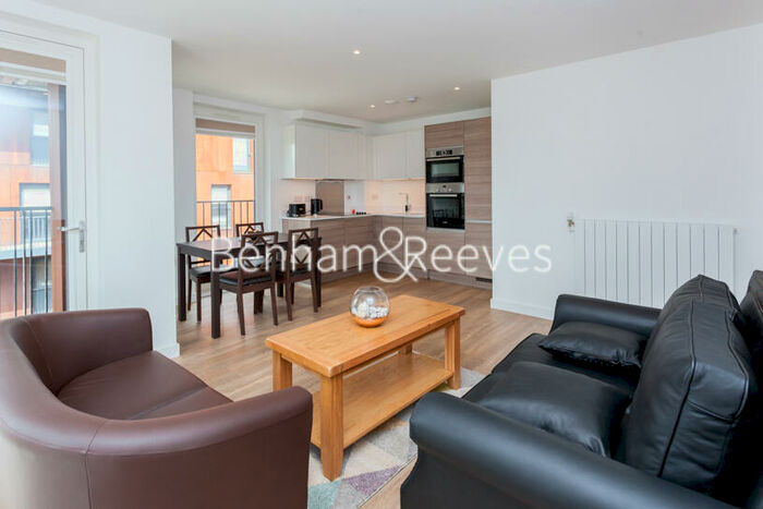 2 Bedroom Apartment To Rent In Royal Victoria Gardens, Whiting Way, SE16