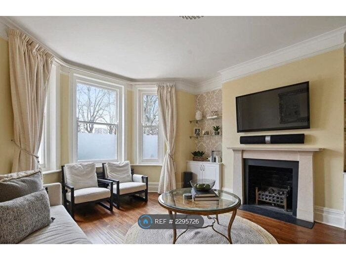 3 Bedroom Flat To Rent In Leith Mansions, London, W9