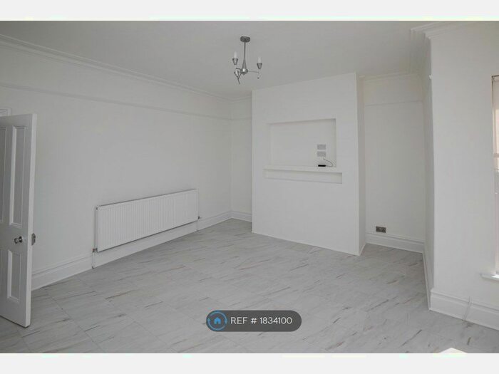 2 Bedroom Flat To Rent In Crosby, Liverpool, L23