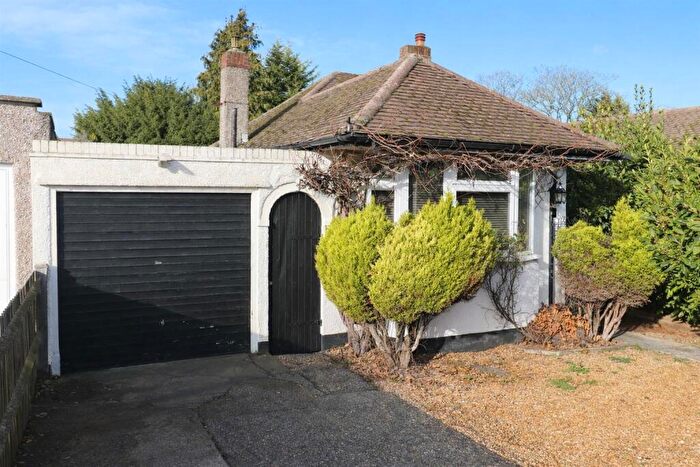 3 Bedroom Semi-Detached Bungalow For Sale In Oregon Square, Crofton, Orpington, BR6