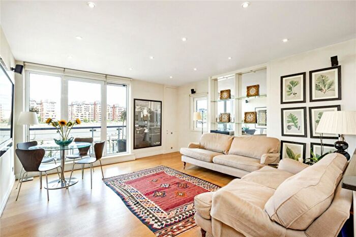 2 Bedroom Flat For Sale In Molasses House, Clove Hitch Quay, SW11