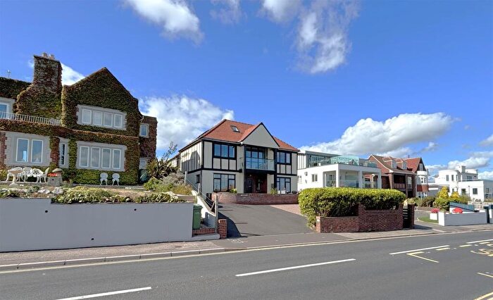 3 Bedroom Flat For Sale In Greenhill, Weymouth, DT4