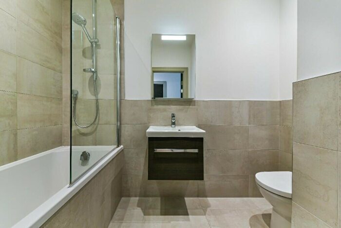 2 Bedroom Flat To Rent In Broad House, Imperial Drive, HA2