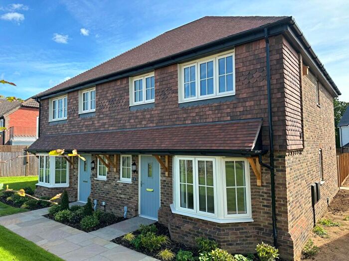 3 Bedroom Link Detached House For Sale In Sharnal Street, High Halstow, ME3