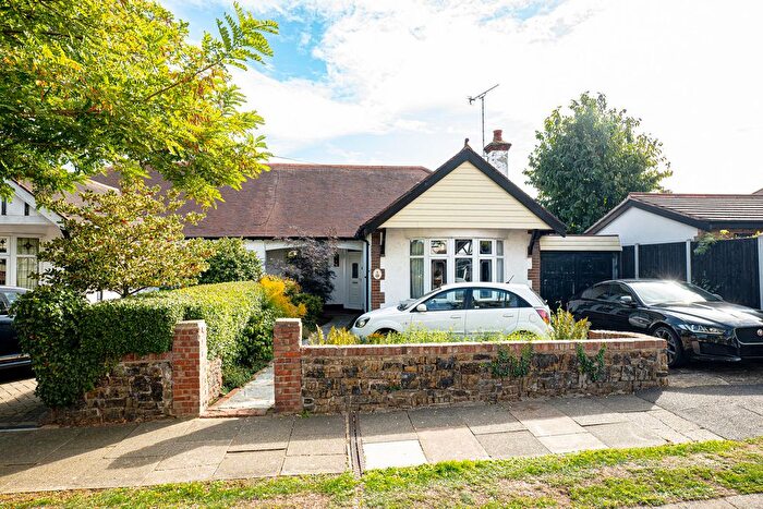 3 Bedroom Chalet For Sale In Parkstone Drive, Southend-On-Sea, SS2