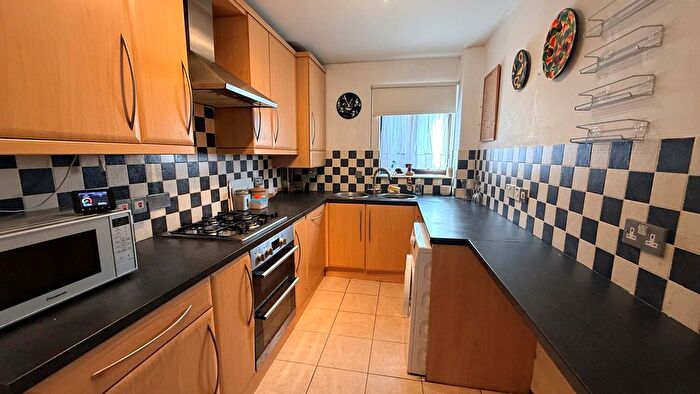 2 Bedroom Flat To Rent In Savill Court, Woodford Green, IG8