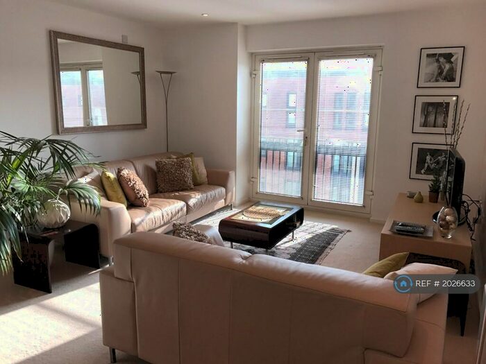 2 Bedroom Flat To Rent In Parade, Leamington Spa, CV32