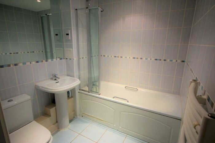 1 Bedroom Flat To Rent In Victoria Way, Woking, GU21