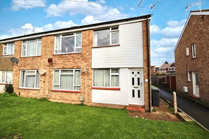 2 Bedroom Maisonette For Sale In Sherborne Way, Hedge End, SO30