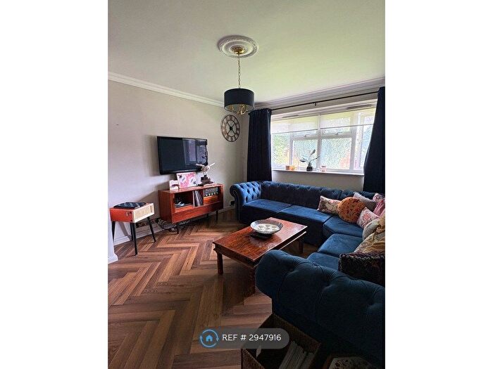 2 Bedroom Flat To Rent In Oak Lane, London, N2