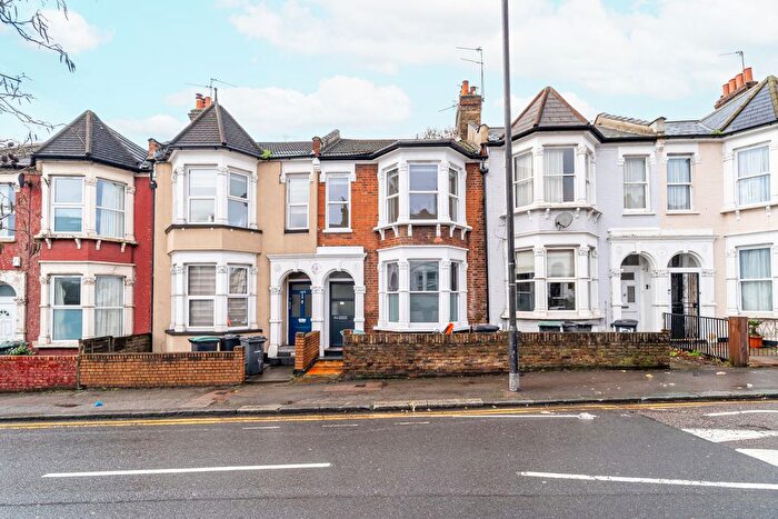 2 Bedroom Flat For Sale In Wightman Road, Harringay, N8