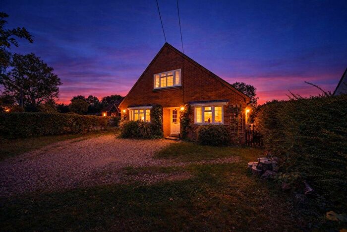 4 Bedroom Detached House For Sale In Water Lane, Bovingdon, Hemel Hempstead, HP3