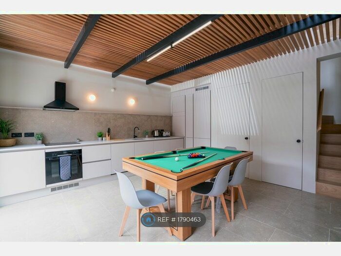 4 Bedroom Semi-Detached House To Rent In Kings Road, London, N17