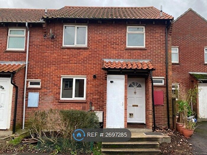 3 Bedroom End Of Terrace House To Rent In Chestnut Way, Tiptree, Colchester, CO5