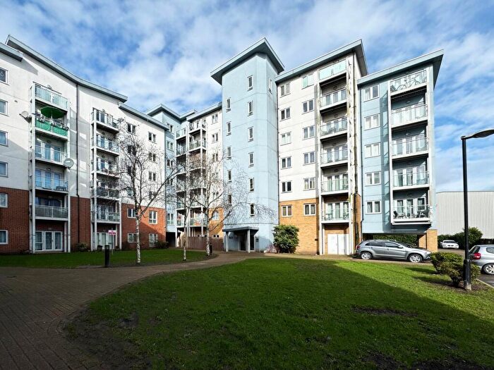 2 Bedroom Apartment For Sale In Mill Street, Slough, SL2
