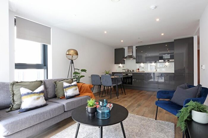 2 Bedroom Flat To Rent In Castle Park View, Castle Street, Bristol, BS2