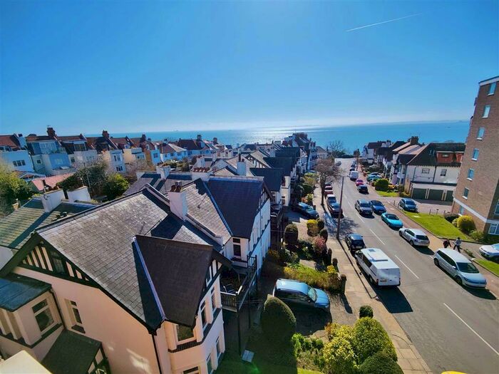 2 Bedroom Flat To Rent In Grand Drive, Leigh On Sea, Essex, SS9