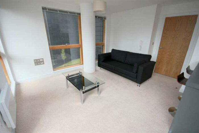 2 Bedroom Apartment To Rent In Cypress Place, Manchester, M4