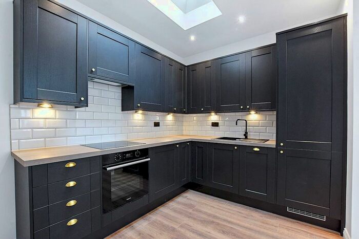2 Bedroom Flat To Rent In Crescent Road, London, N22