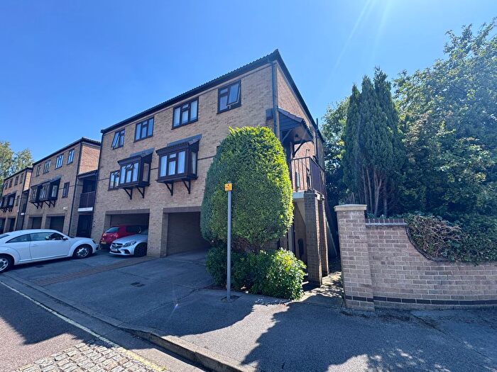 2 Bedroom Flat To Rent In Lenton Manor, Nottingham, NG7