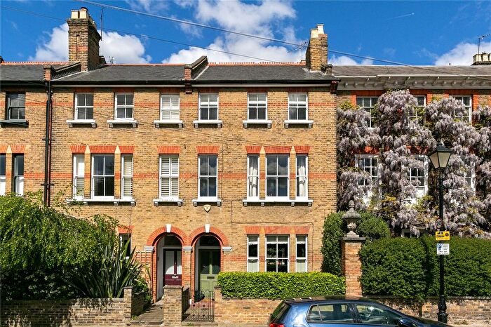 4 Bedroom Detached House For Sale In Somerset Road, Brentford, TW8