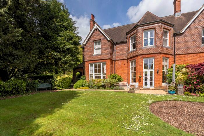 2 Bedroom Flat For Sale In Westcott Street, Westcott, Dorking, RH4