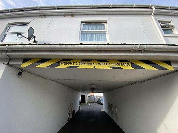 1 Bedroom Apartment For Sale In Manor Park Avenue, Portsmouth, Hampshire, PO3