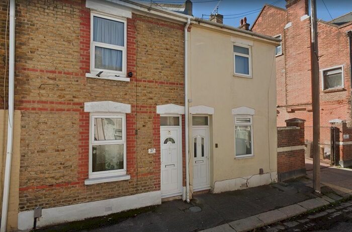2 Bedroom Property To Rent In Albert Road, Chatham, ME4