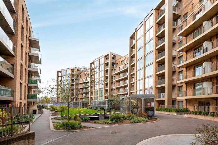2 Bedroom Flat For Sale In Garnet Place, West Drayton, UB7