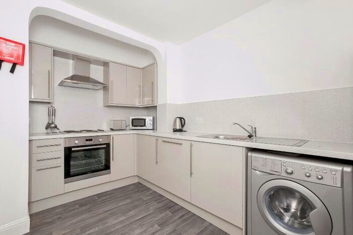 4 Bedroom Flat To Rent In Brougham Street, Tollcross, Edinburgh, EH3