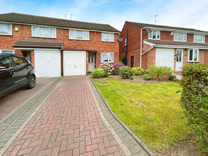 3 Bedroom Semi-Detached House To Rent In Moreton Avenue, Great Barr, Birmingham, B43