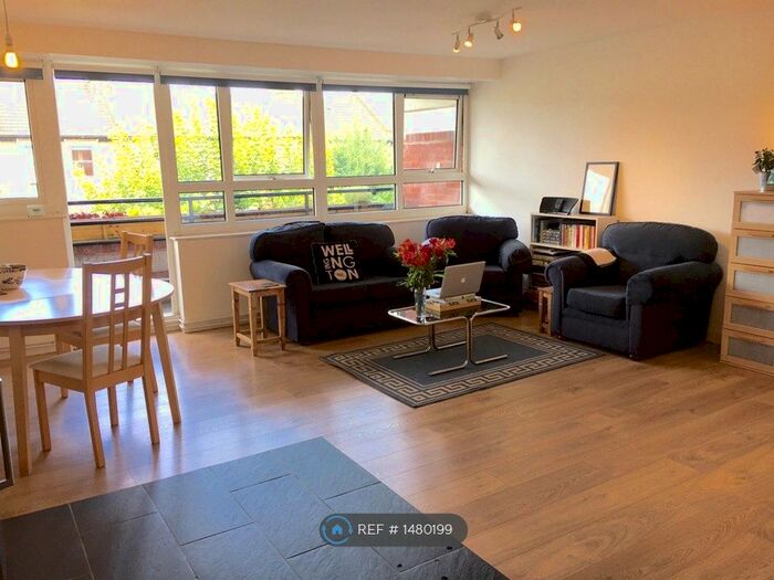 2 Bedroom Flat To Rent In Bullen Street, London, SW12