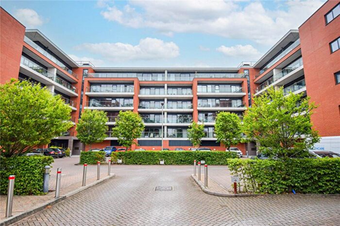 1 Bedroom Apartment For Sale In Racecourse Road, Newbury, Berkshire, RG14