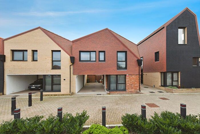 3 Bedroom End Of Terrace House For Sale In Cheshire Walk, Basildon, Essex, SS14