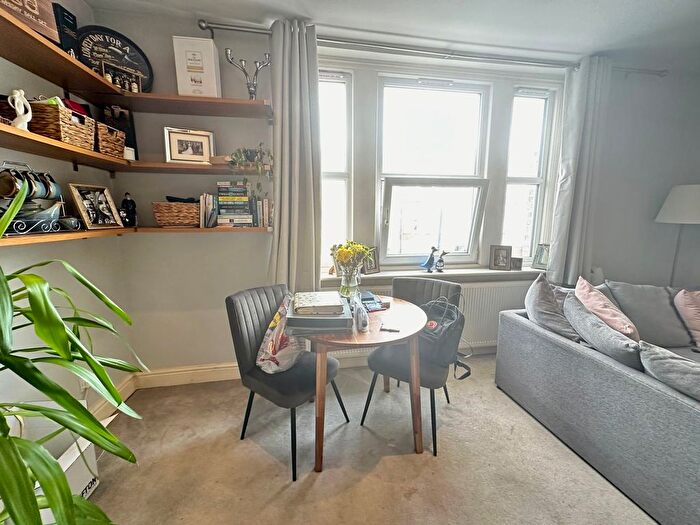 2 Bedroom Flat To Rent In Hampden Road, London, N8