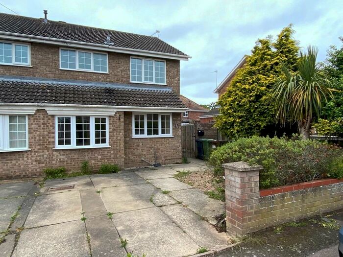 3 Bedroom Semi-Detached House To Rent In Fellowes Drive, Bradwell, NR31