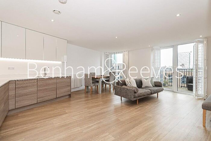 3 Bedroom Apartment To Rent In Plough Way, London, SE16