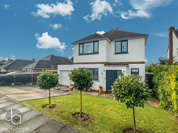 4 Bedroom Detached House For Sale In The Close, Frinton-On-Sea, CO13