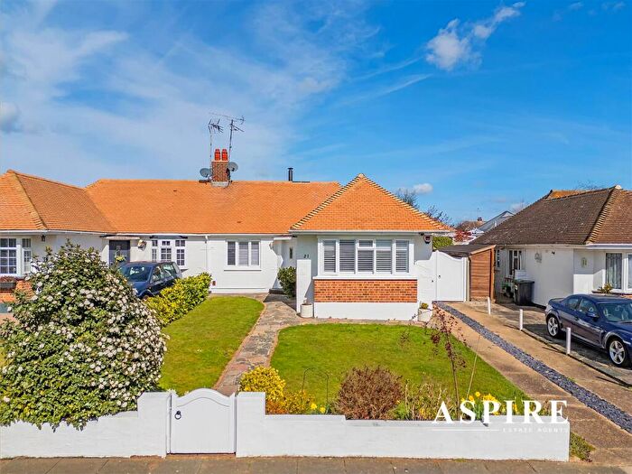 3 Bedroom Semi-Detached Bungalow For Sale In Thorndon Park Drive, Leigh-On-Sea, SS9